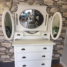 Load image into Gallery viewer, Lazy Range Wedding Cake